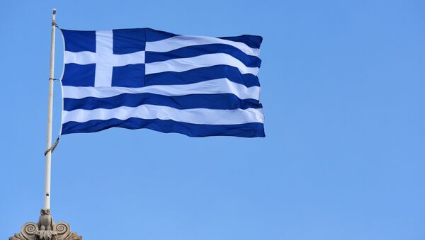 Государственный флаг Греции на здании Парламента в Афинах - Sputnik Казахстан