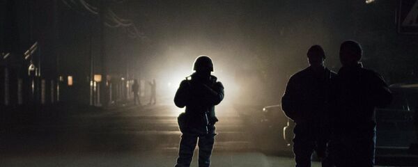 Сотрудники правоохранительных органов во время спецоперации, архивное фото Сотрудники правоохранительных органов во время спецоперации, архивное фото - Sputnik Казахстан