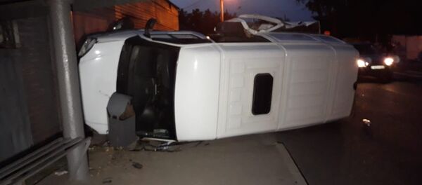 ГАЗель перевернулась на пересечении улиц Папанина и Кожедуба - Sputnik Казахстан