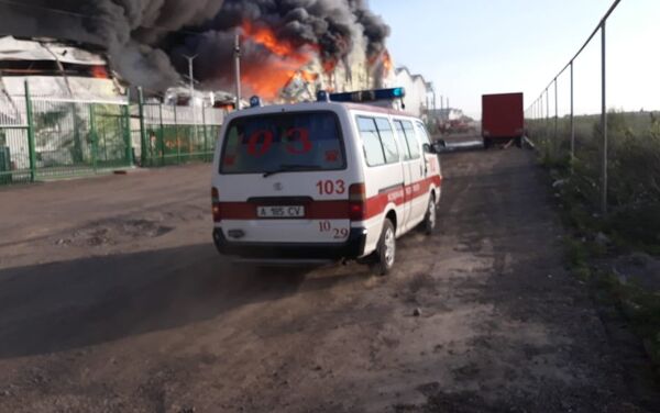 Крупный пожар на складском помещении в Алматы - Sputnik Казахстан