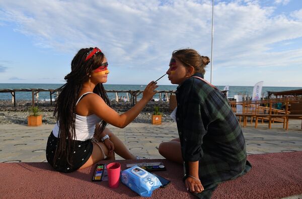 Болельщики перед матчем ЧМ-2018 по футбол между сборными Германии и Швеции - Sputnik Казахстан