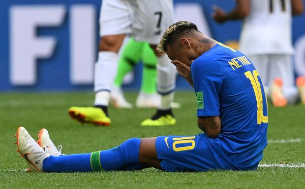 Неймар (Бразилия) после окончания матча группового этапа чемпионата мира по футболу между сборными Бразилии и Коста-Рики - Sputnik Казахстан