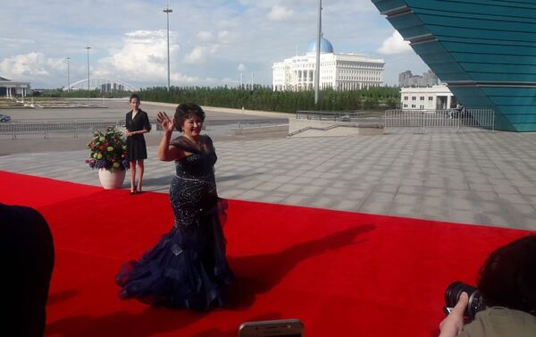 Айман Мусахаджаева на красной дорожке кинофестиваля Евразия в Астане - Sputnik Казахстан