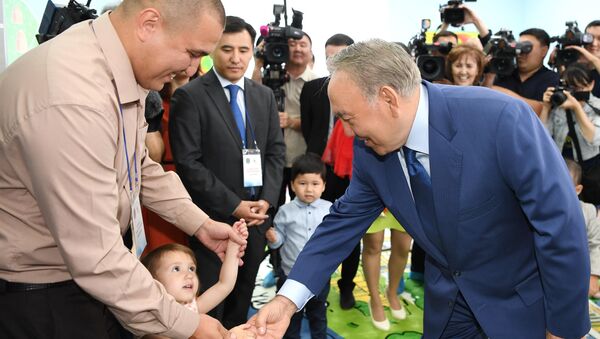 Президент Казахстана посетил новый детский сад в Астане - Sputnik Казахстан