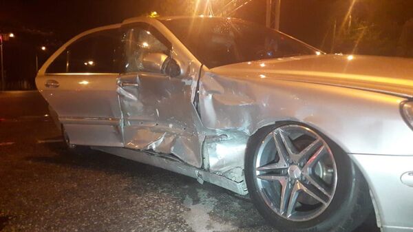 Два автомобиля столкнулись на пересечении Абая - Сейфуллина - Sputnik Казахстан