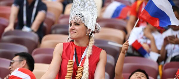 Болельщица сборной России перед матчем, архивное фото - Sputnik Казахстан