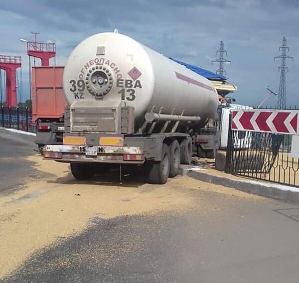 Газовоз и большегруз столкнулись на гидроузле - Sputnik Казахстан