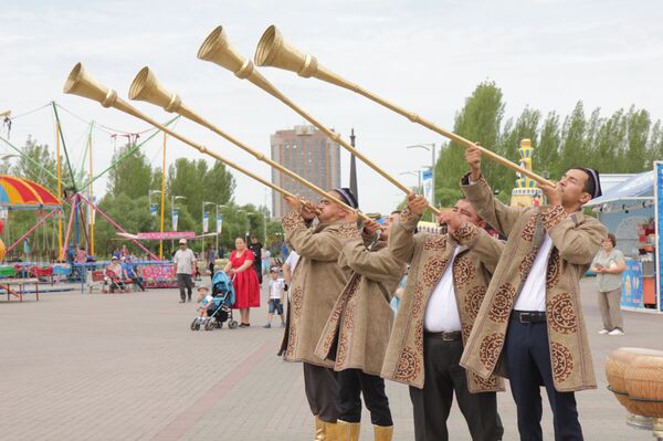 Акция Плов Pаrty - 20 казанов плова к 20 летию Астаны - Sputnik Казахстан