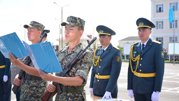 Бойцы Нацгвардии принимают присягу - Sputnik Казахстан