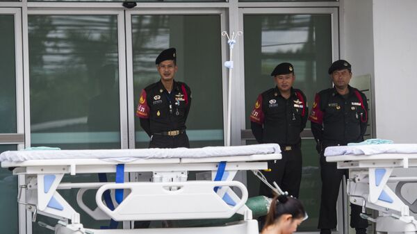 Полиция Таиланда перед больницей - Sputnik Казахстан