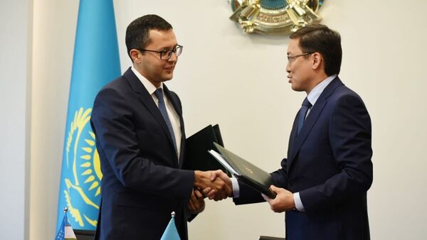 Нацбанк Казахстана и Центральный банк Узбекистана подписали соглашение о взаимодействии в сфере банковского надзора - Sputnik Казахстан