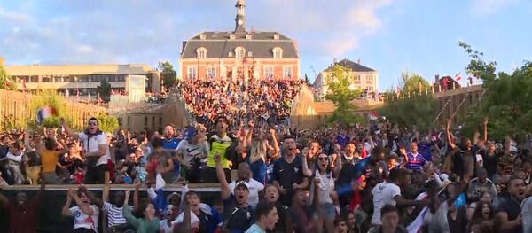 Как французские болельщики праздновали победу над сборной Бельгии - Sputnik Казахстан