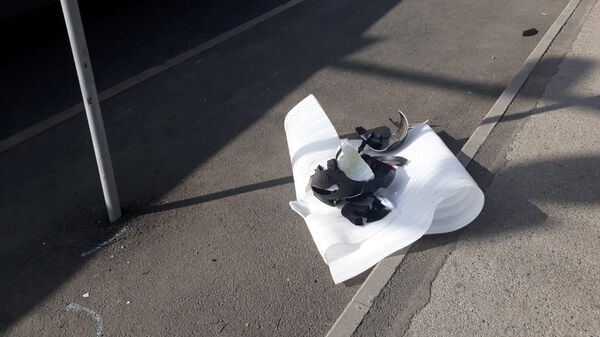 Разбитый шлем погибшего мотоциклиста - Sputnik Казахстан