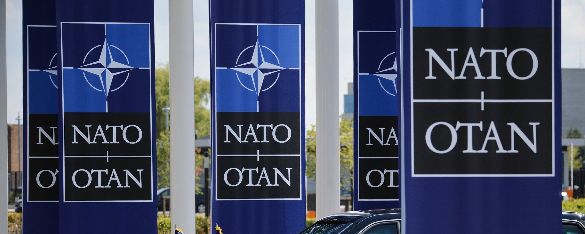 Автомобиль президента США Дональда Трампа на саммите НАТО - Sputnik Қазақстан, 1920, 13.01.2022