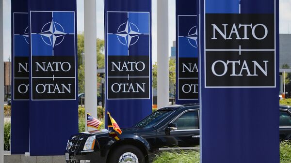 Автомобиль президента США Дональда Трампа на саммите НАТО - Sputnik Казахстан