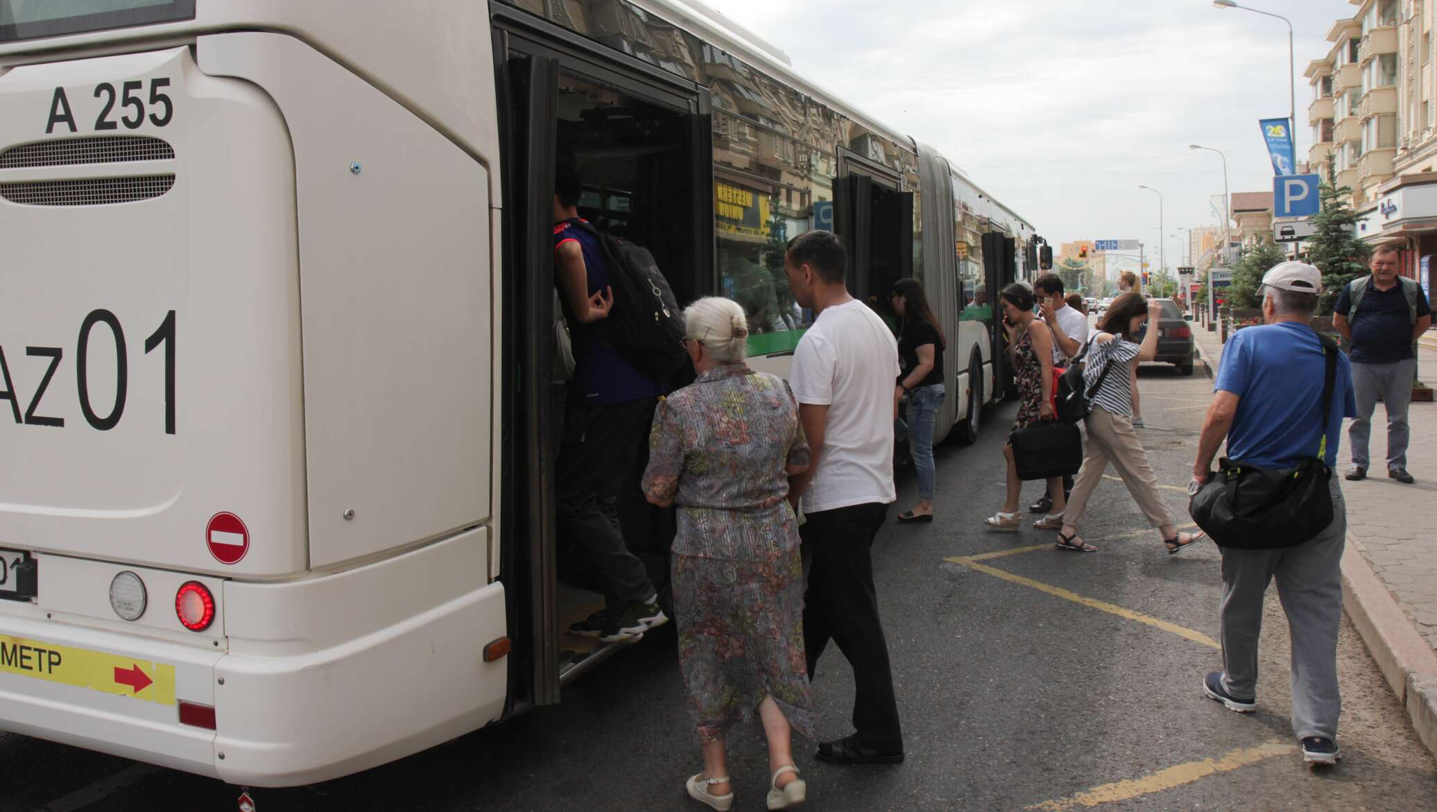 В автобусах Астаны вводят новые правила посадки и высадки пассажиров -  17.07.2018, Sputnik Казахстан