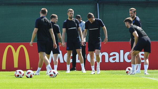 Игроки сборной Англии на тренировке перед матчем за третье место чемпионата мира по футболу против сборной Бельгии - Sputnik Казахстан