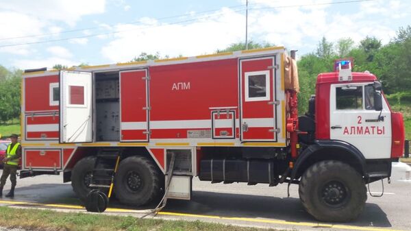 В Алматы в Медеуском районе произошел пожар в частном секторе - Sputnik Казахстан