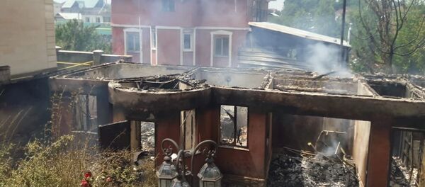 Пожар в частном жилом доме с переходом огня на две хозпостройки - Sputnik Казахстан