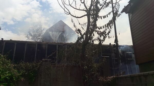 В Алматы в Медеуском районе произошел пожар в частном секторе - Sputnik Казахстан