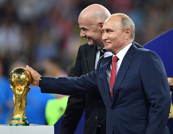 Президент РФ Владимир Путин и президент ФИФА Джанни Инфантино - Sputnik Казахстан