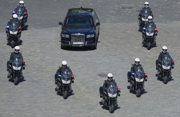 7 мая 2018. Автомобиль Aurus кортежа президента РФ 7 мая 2018. Автомобиль Aurus кортежа президента РФ - Sputnik Казахстан