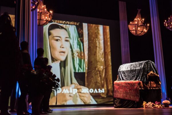 Прощание с Замзагуль Шариповой - Sputnik Казахстан