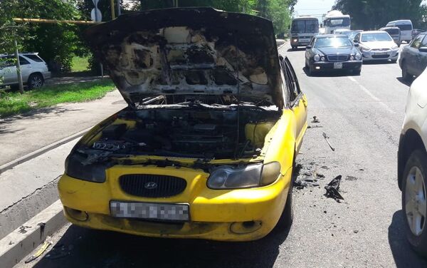 Хюндай загорелся после хлопка газа на ул. Рыскулова - Sputnik Казахстан