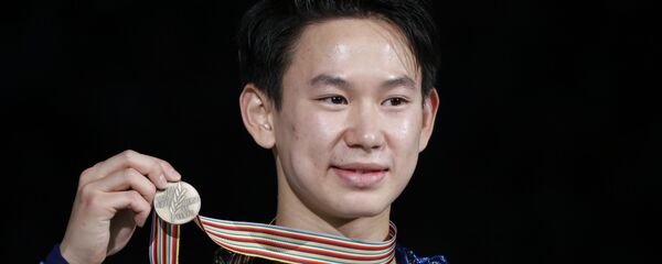 Порно видео: Ұйықтап жатқан әйелді сиқырлады