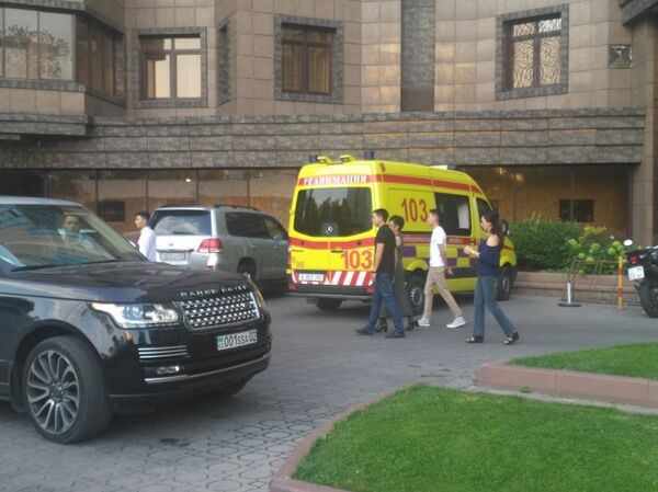 Ситуация у дома Дениса Тена Ситуация у дома Дениса Тена - Sputnik Казахстан