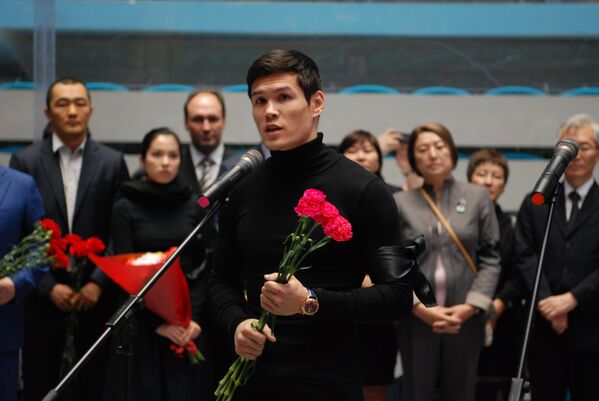 Данияр Елеусинов во время гражданской панихиды памяти Дениса Тена в Астане - Sputnik Казахстан