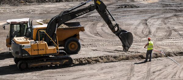 Экскаватор в карьере, архивное фото Экскаватор в карьере, архивное фото - Sputnik Казахстан