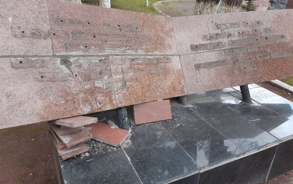 Вандалы разгромили памятник погибшим шахтерам в Караганде - Sputnik Казахстан