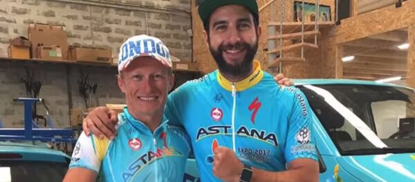 Велогонщик Винокуров раскрыл секрет телеведущего Велогонщик Винокуров раскрыл секрет телеведущего - Sputnik Казахстан