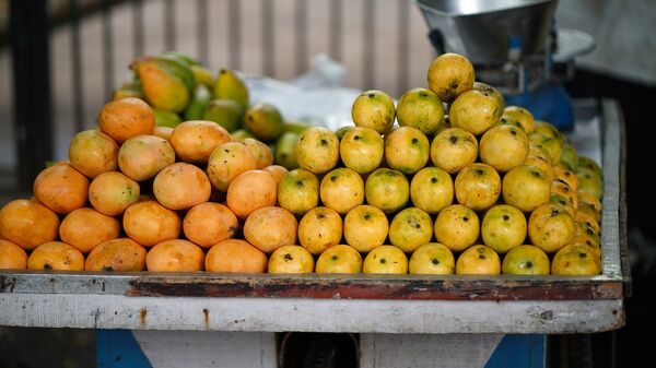 Прилавок с фруктами в Индии, иллюстративное фото - Sputnik Казахстан