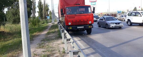 КамАЗ сбил пешехода на Капчагайской трассе - Sputnik Казахстан