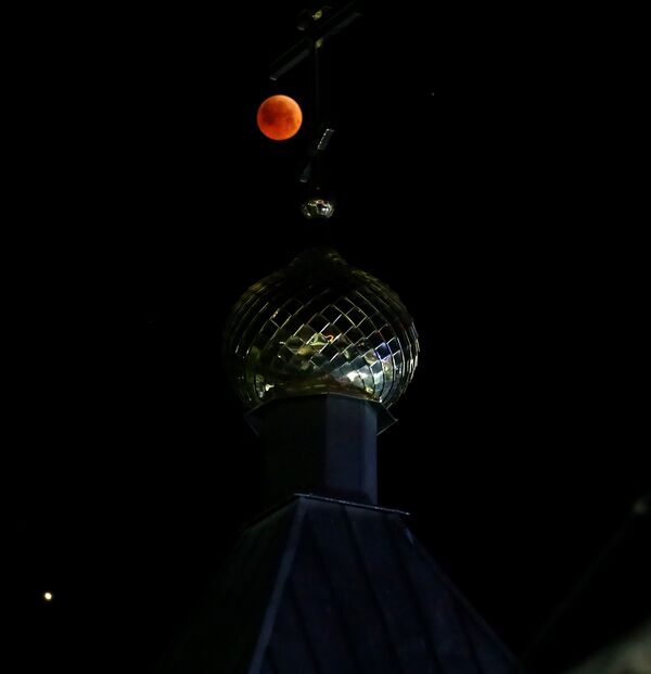 Лунное затмение в Алматы - Sputnik Казахстан