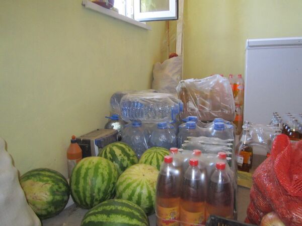 Питьевая вода в местном магазине стоит 220 тенге за один бутыль - Sputnik Казахстан