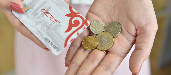 Транспортная карта и деньги - Sputnik Казахстан