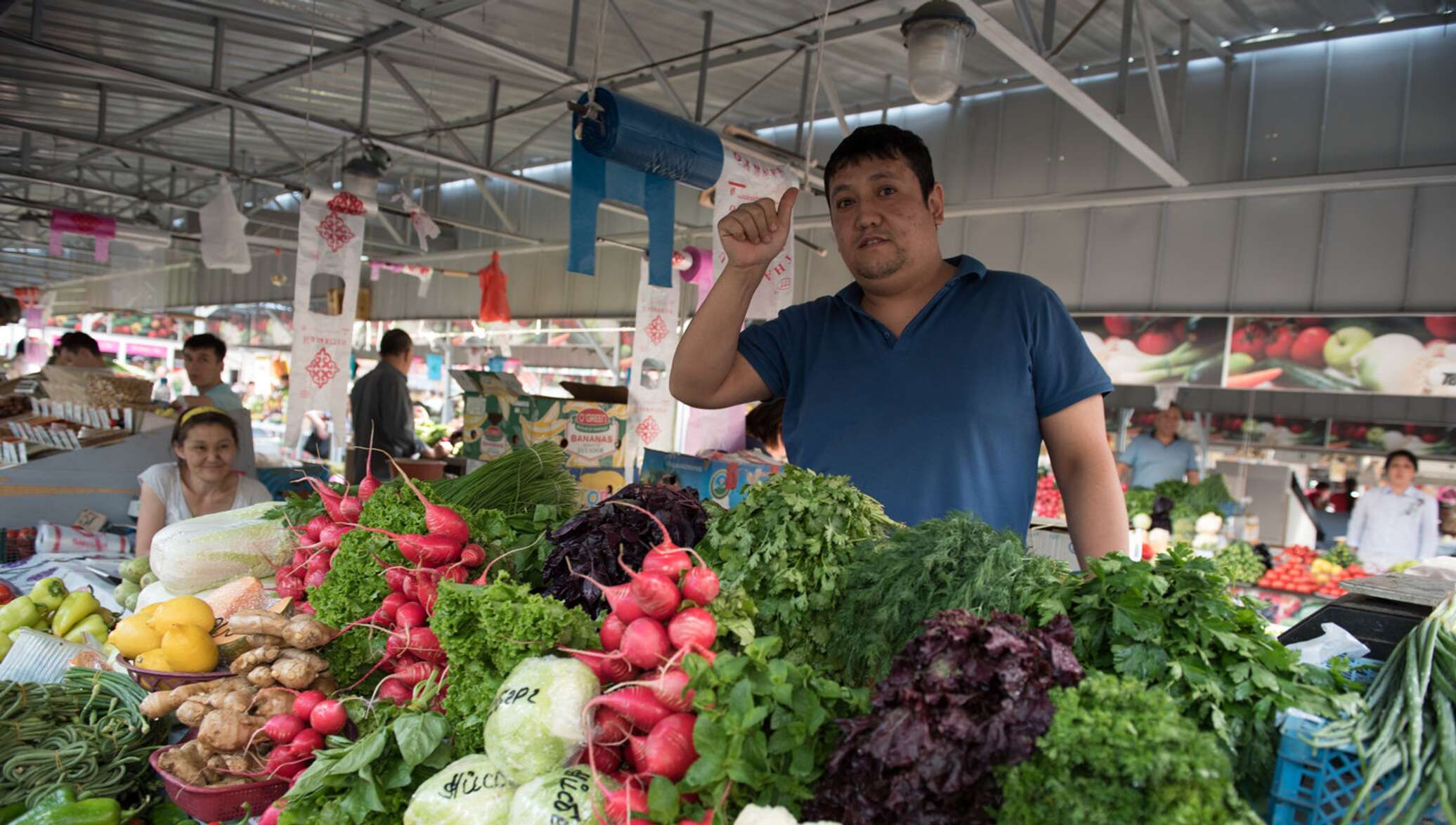 Базар сегодня. Зеленый рынок Алматы. Зеленый базар Алматы. Алма Ата продуктовый рынок. Зеленый рынок закрытие.