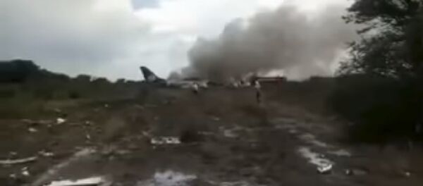 Видео с места крушения самолета в Мексике - Sputnik Казахстан