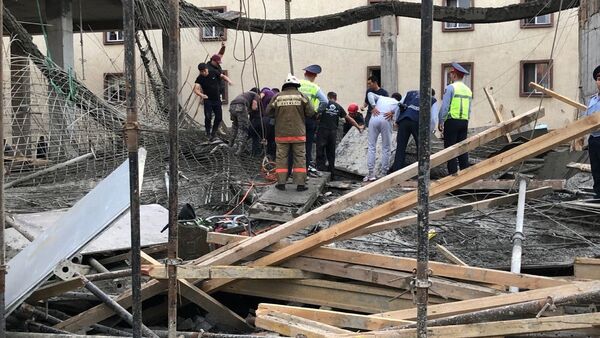 Обрушение в строящемся коттедже в Астане - из-под завалов извлекают пострадавших - Sputnik Казахстан