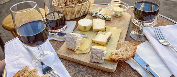 Сыр, хлеб, вино - Sputnik Казахстан