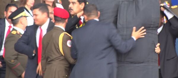 Охранники прикрыли Мадуро кевларовыми щитами в момент покушения - Sputnik Казахстан