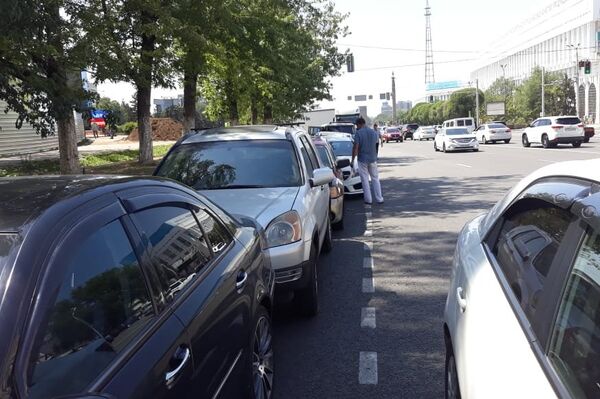 Водитель фуры устроил массовое ДТП на пересечении улицы Сатпаева и Назарбаева - Sputnik Казахстан