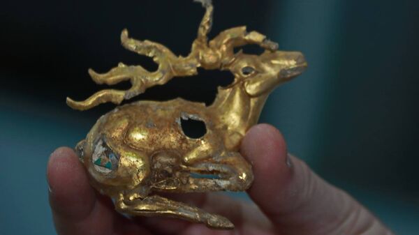Золотые артефакты, найденные при раскопках кургана Елеке сазы в Восточно-Казахстанской области - Sputnik Қазақстан