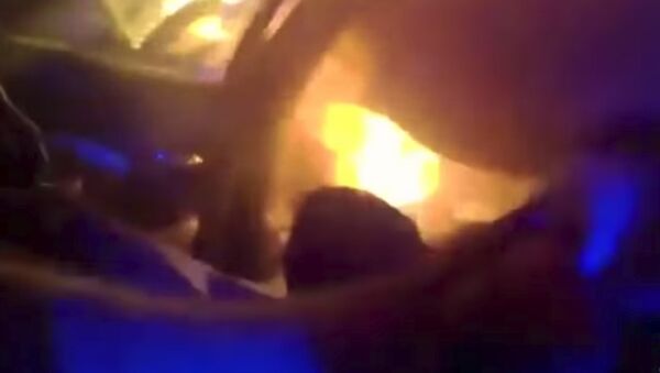 Cпасение пассажира из горящего авто - Sputnik Казахстан