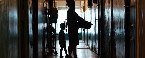 Дом, в котором жила семья пострадавшей девочки Дом, в котором жила семья пострадавшей девочки - Sputnik Казахстан