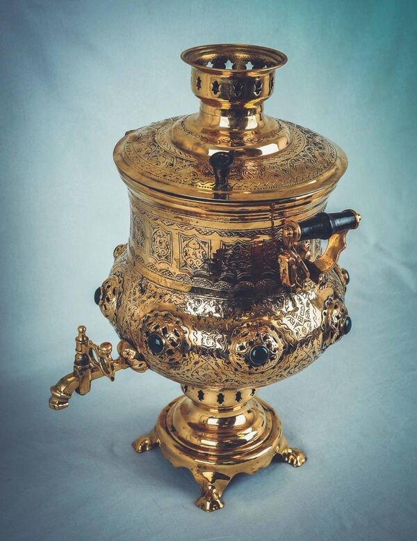 Қырғыз президенті Нұрсұлтан Назарбаевқа сыйлаған самауыр - Sputnik Қазақстан