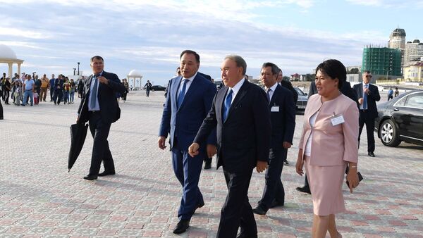 Нурсултан Назарбаев посетил новую набережную в Актау и смотрел амфитеатр под открытым небом - Sputnik Казахстан